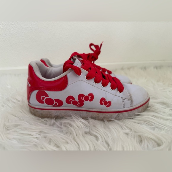 Sanrio Hello Kitty Heelys - Picture 1 of 9